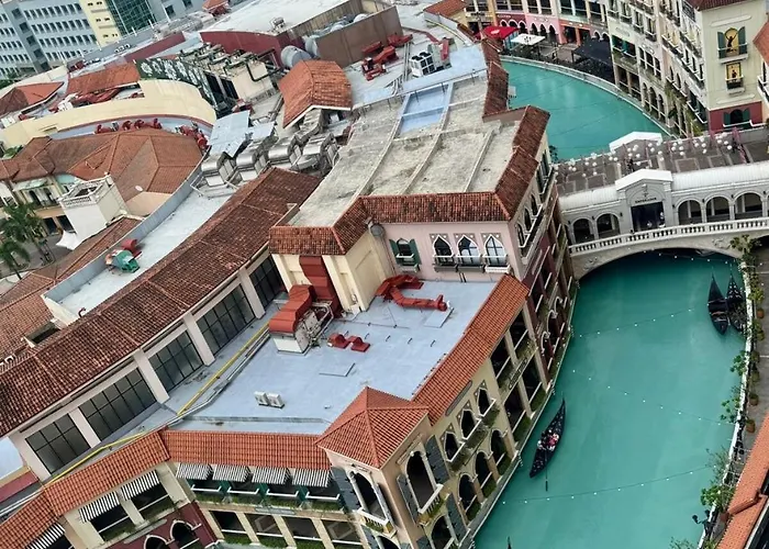 Chic At Venice Grand Canal Mall View Apartment