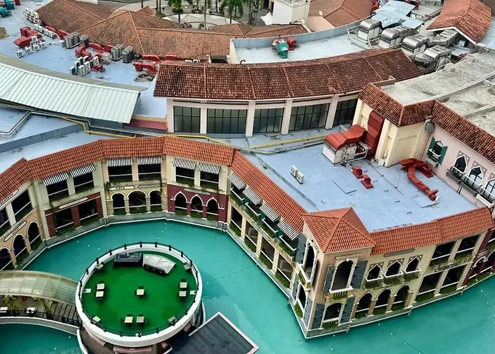 Chic At Venice Grand Canal Mall View Apartment Manila