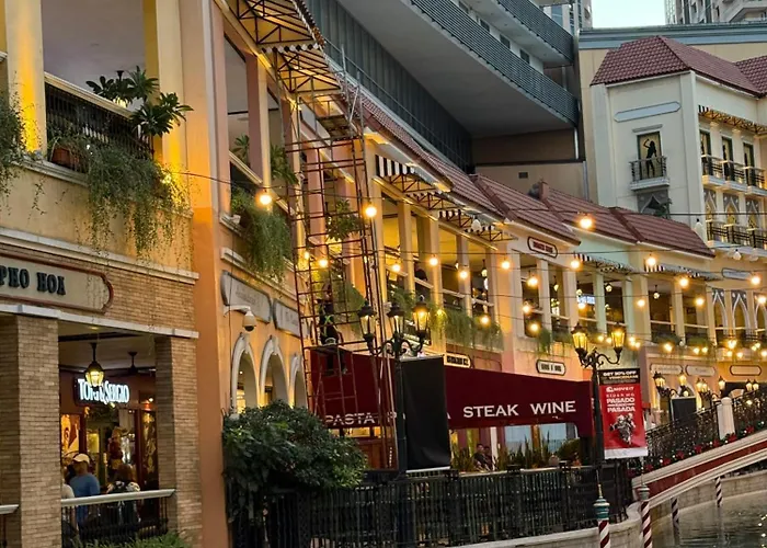Chic At Venice Grand Canal Mall View Apartment *